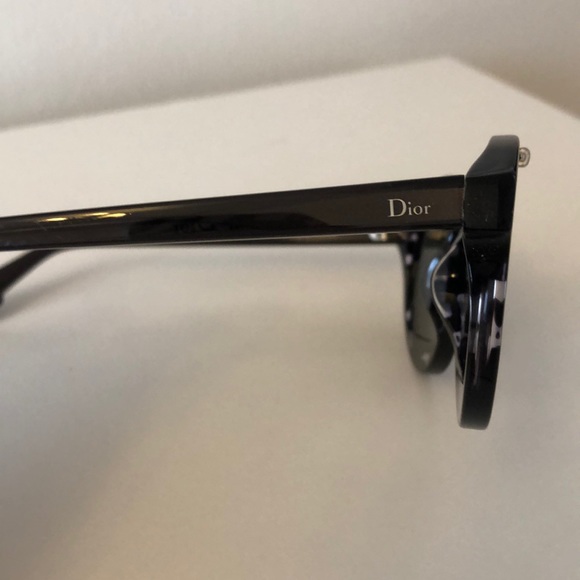 CHRISTIAN DIOR sunglasses + original case 🕶 - Picture 2 of 8